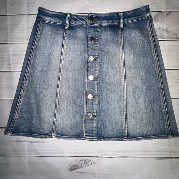 Faded Glory Dresses & Skirts - Denim Button-Front Skirt Size 4
Casual Wear Summer Lightweight Button Front